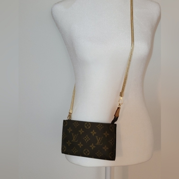 Authentic Louis Vuitton Monogram Pouch - Picture 4 of 13